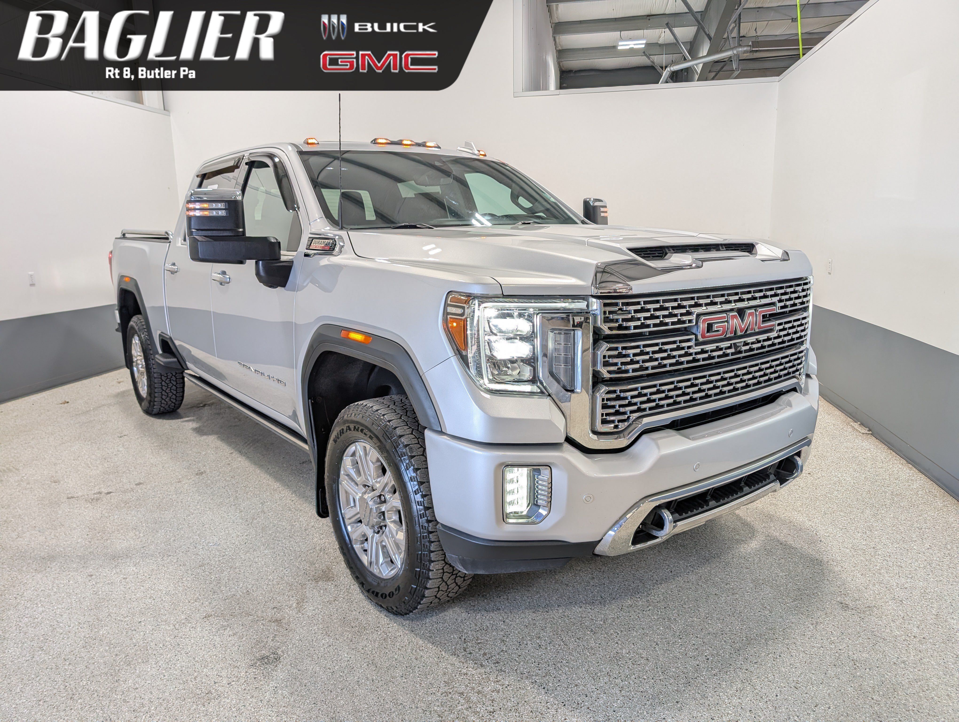 Used 2023 GMC Sierra 2500 Denali w/ Technology Package AWD/4WD image 1