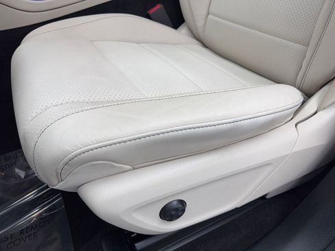 Used 2021 Mercedes-Benz GLE 350 4MATIC w/ Premium Package image 35