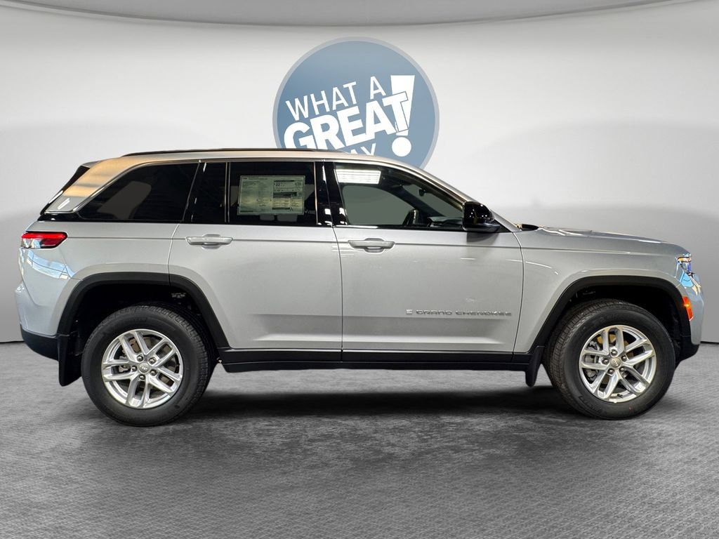 New 2025 Jeep Grand Cherokee Laredo X AWD/4WD image 2