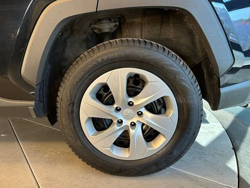 Used 2019 Toyota RAV4 LE w/ All Weather Liner Package AWD/4WD image 24