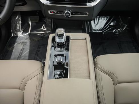 New 2026 Volvo XC90 B6 Plus w/ Protection Package Premier AWD/4WD image 27