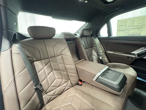 Used 2025 BMW 760i xDrive image 21