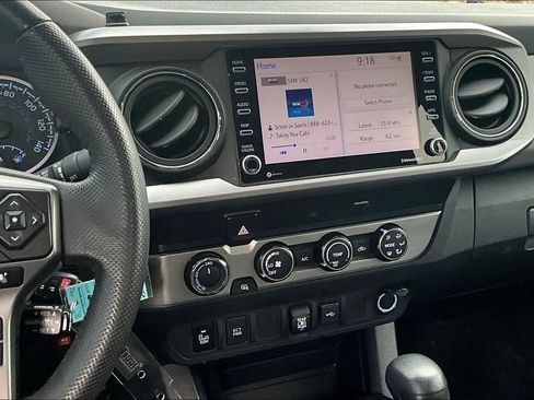 Used 2020 Toyota Tacoma SR5 w/ Technology Package AWD/4WD image 4