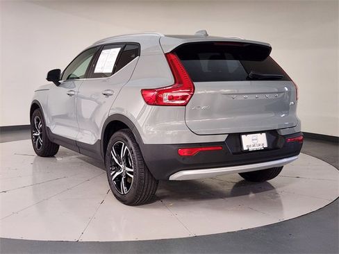 Used 2025 Volvo XC40 B5 Core image 6