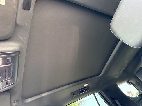 Used 2022 Chevrolet Tahoe LT w/ LT Signature Package RWD image 19
