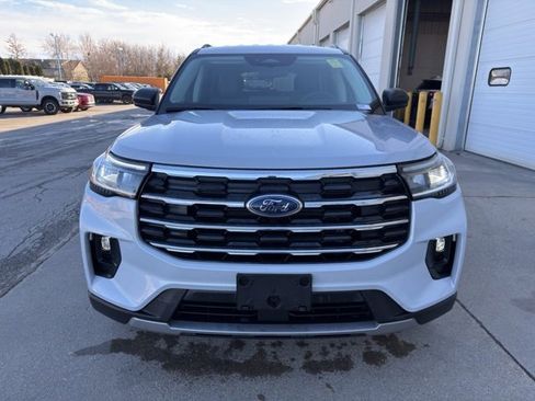 Certified 2025 Ford Explorer Active w/ Active Comfort Package image 9