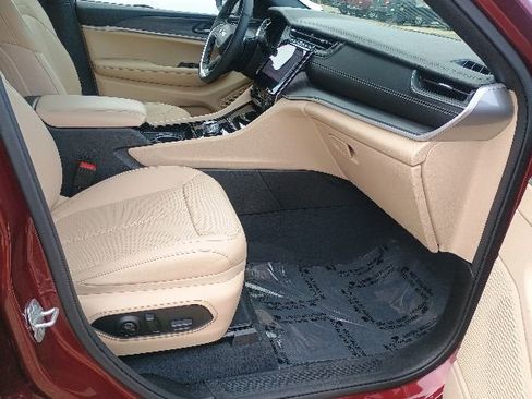 Used 2023 Jeep Grand Cherokee L Limited w/ Luxury Tech Group II AWD/4WD image 15