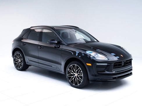 Certified 2026 Porsche Macan AWD/4WD image 7