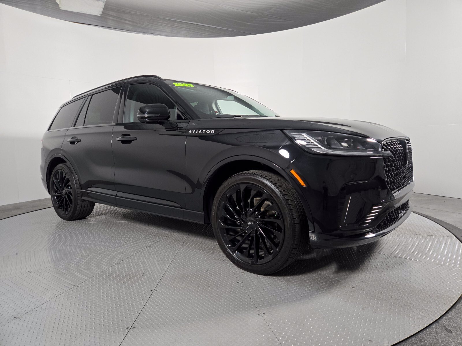 Used 2025 Lincoln Aviator Reserve w/ Equipment Group 201A AWD/4WD image 2