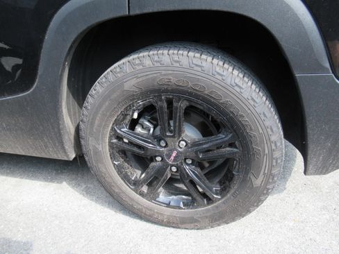 Used 2022 GMC Terrain AT4 w/ Infotainment Package II AWD/4WD image 5