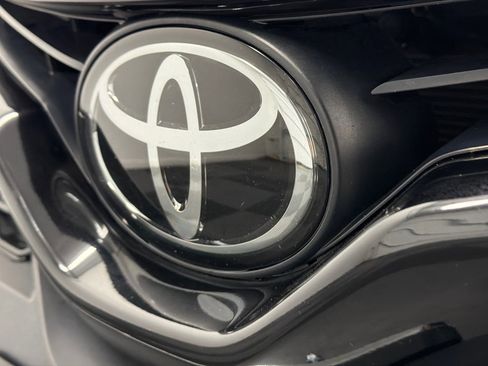 Used 2024 Toyota Camry SE image 11