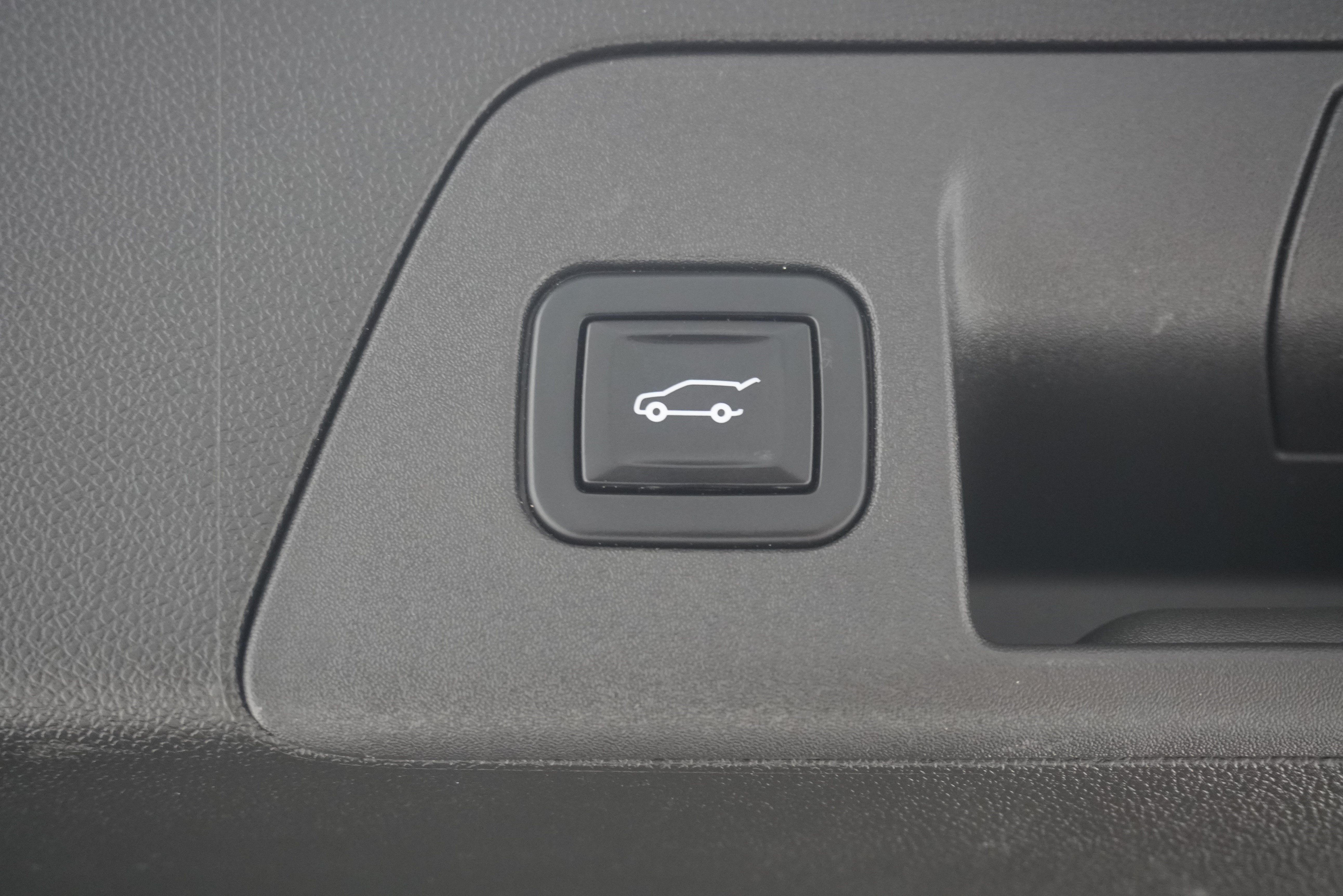 Used 2022 Buick Envision Essence w/ Sport Touring Package FWD image 28
