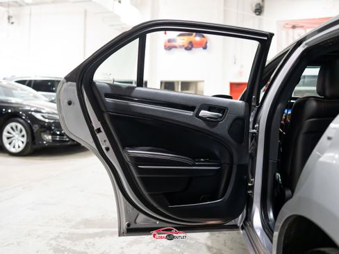 Used 2018 Chrysler 300 S w/ 300S Premium Group AWD/4WD image 44