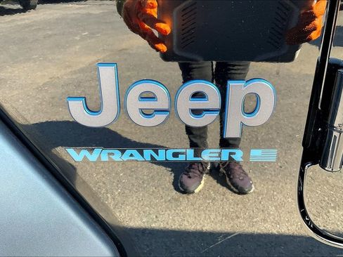 Used 2025 Jeep Wrangler Unlimited Rubicon 4xe w/ Convenience Group AWD/4WD image 26