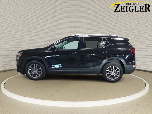 Used 2024 GMC Terrain SLT w/ Infotainment Package II image 8