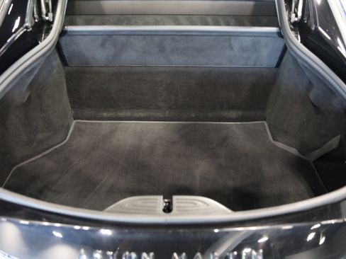 Used 2023 Aston Martin V8 Vantage Coupe RWD image 7