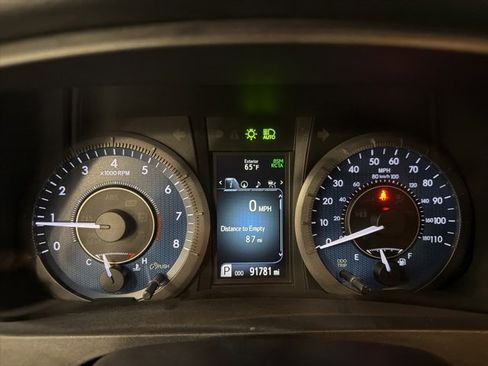 Used 2020 Toyota Sienna Limited image 24