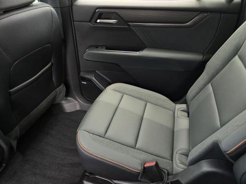 Used 2025 GMC Acadia AT4 AWD/4WD image 16