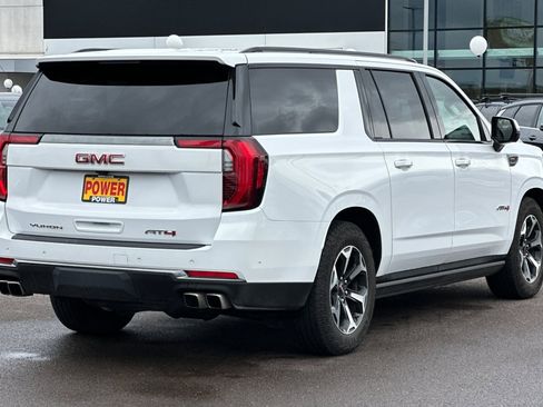Used 2025 GMC Yukon XL AT4 image 4