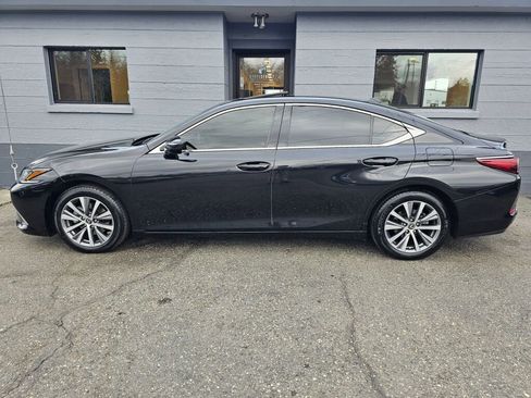 Used 2019 Lexus ES 350 w/ Luxury Package image 2