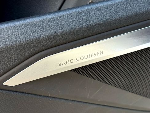 Used 2020 Audi e-tron Premium Plus image 20