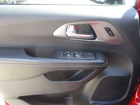 New 2026 Chrysler Pacifica Select FWD image 31