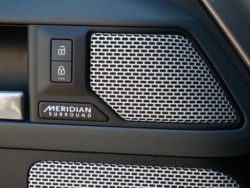 Used 2024 Land Rover Defender 130 X image 28