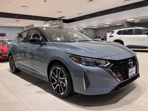 New 2025 Nissan Sentra SR image 2