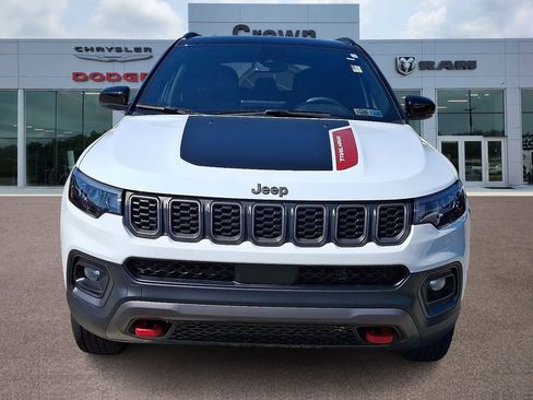 Used 2024 Jeep Compass Trailhawk image 2