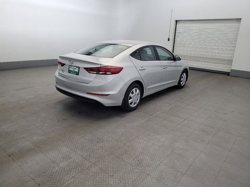 Used 2018 Hyundai Elantra SE w/ Winter Weather Package FWD image 9