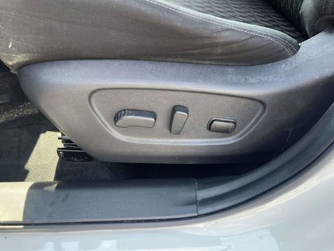 Used 2019 Nissan Rogue SV FWD image 14