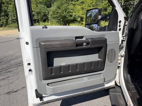Used 2016 Ford F550 4x4 SuperCab Super Duty image 11