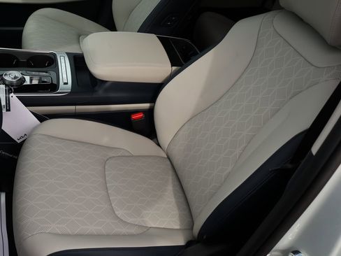 New 2026 Kia Carnival EX FWD image 23