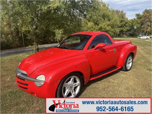 Used 2004 Chevrolet SSR w/ Preferred Equipment Group RWD image 1