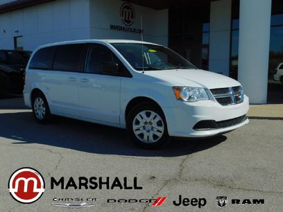 Used 2018 Dodge Grand Caravan SE w/ UConnect Hands-Free Group