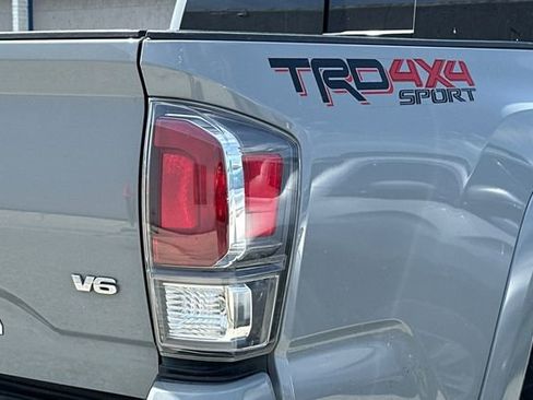 Used 2021 Toyota Tacoma TRD Sport w/ TRD Premium Sport Package AWD/4WD image 8