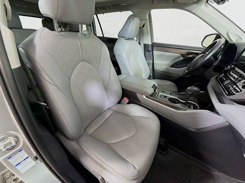 Used 2022 Toyota Highlander Platinum AWD/4WD image 27