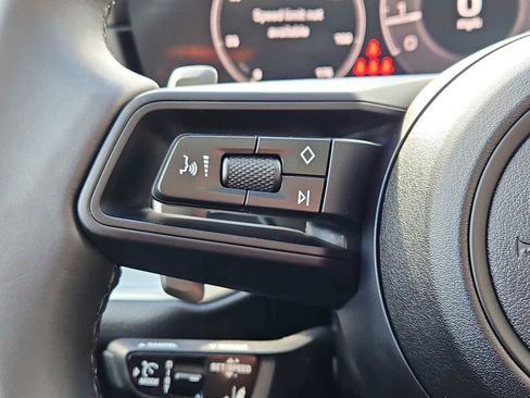 Certified 2025 Porsche Cayenne Coupe image 20