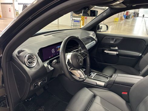 Used 2025 Mercedes-Benz GLB 250 4MATIC image 8