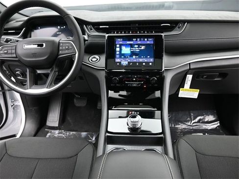 New 2025 Jeep Grand Cherokee Laredo X w/ Luxury Tech Group I image 24