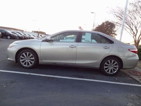 Used 2017 Toyota Camry XLE image 4