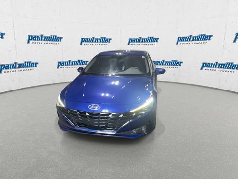 Used 2022 Hyundai Elantra SEL w/ Convenience + Premium Package FWD image 4
