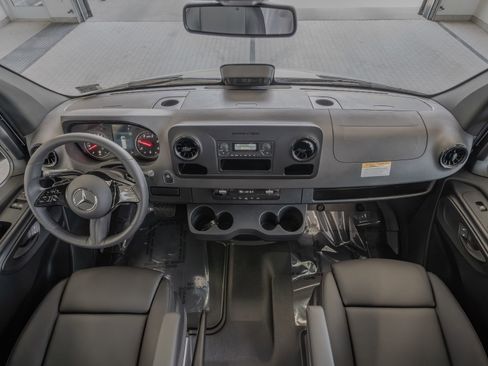 New 2025 Mercedes-Benz Sprinter 2500 image 8