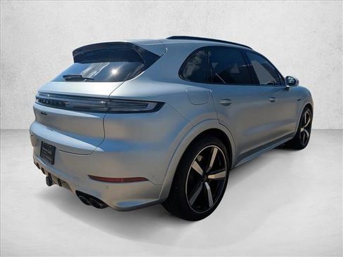 Used 2025 Porsche Cayenne Turbo image 5