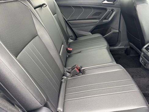 Used 2024 Volkswagen Tiguan SE image 15