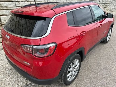 Used 2023 Jeep Compass Latitude w/ Sun and Sound Group AWD/4WD image 5