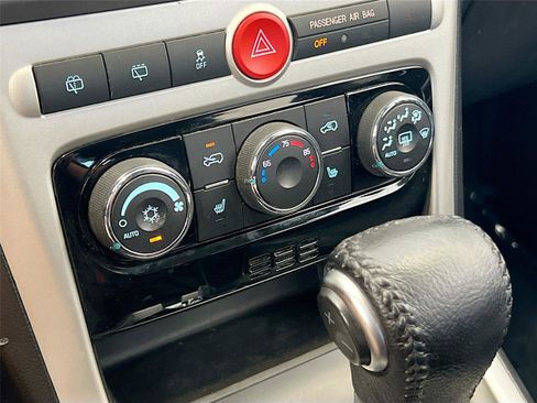 Used 2014 Chevrolet Captiva Sport LT w/ Convenience Package FWD image 9