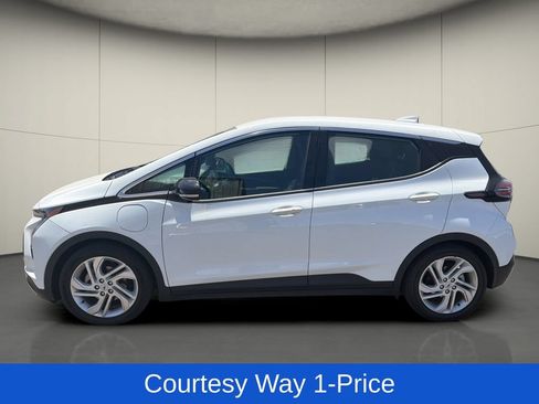 Used 2023 Chevrolet Bolt LT w/ Driver Confidence Package FWD image 5