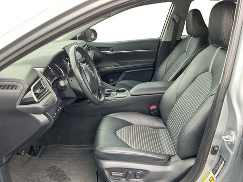 Used 2024 Toyota Camry SE image 14