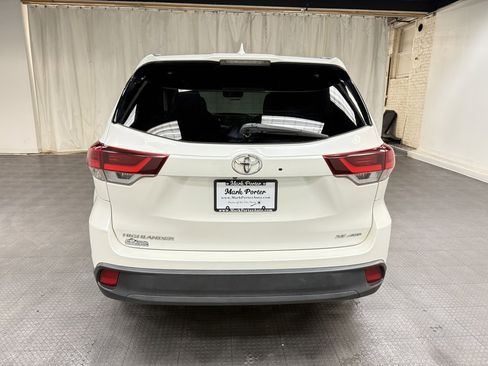 Used 2019 Toyota Highlander XLE image 4